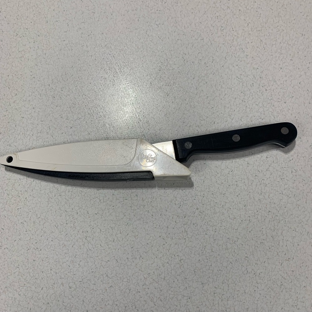 Pampered Chef 6” Chef's Knife with Self Sharpening Case Sheath Retired Item